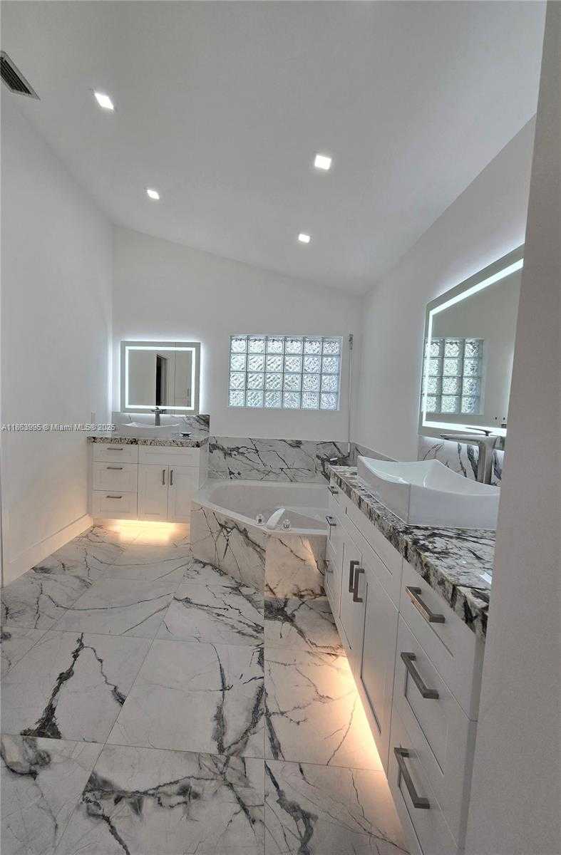 Small Image of 15661 SOUTH WEST 16TH CT, Pembroke Pines Number 21
