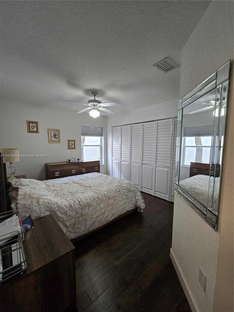 Small Image of 15661 SOUTH WEST 16TH CT, Pembroke Pines Number 25