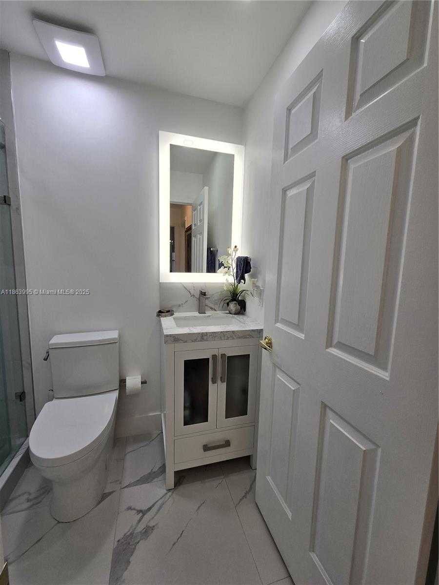 Small Image of 15661 SOUTH WEST 16TH CT, Pembroke Pines Number 27