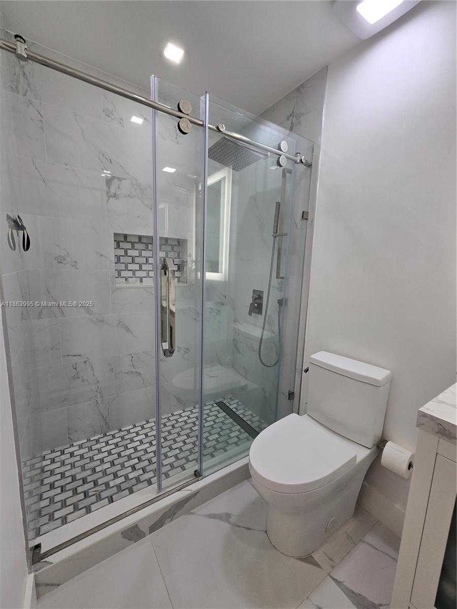 Small Image of 15661 SOUTH WEST 16TH CT, Pembroke Pines Number 28