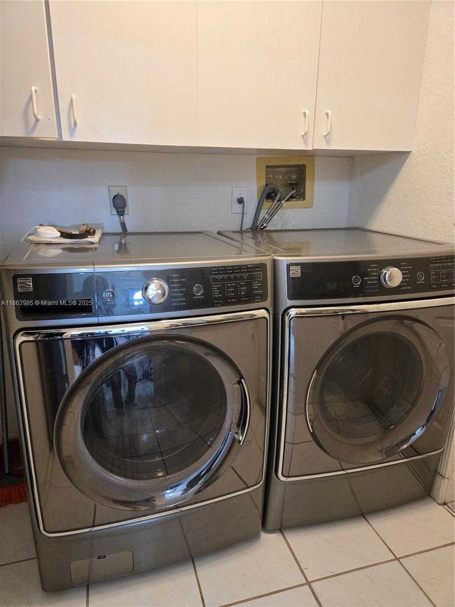 Small Image of 15661 SOUTH WEST 16TH CT, Pembroke Pines Number 29