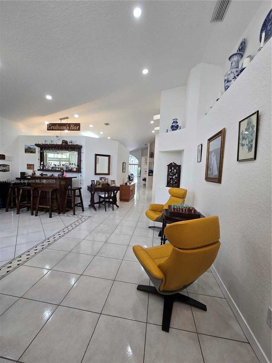 Small Image of 15661 SOUTH WEST 16TH CT, Pembroke Pines Number 4