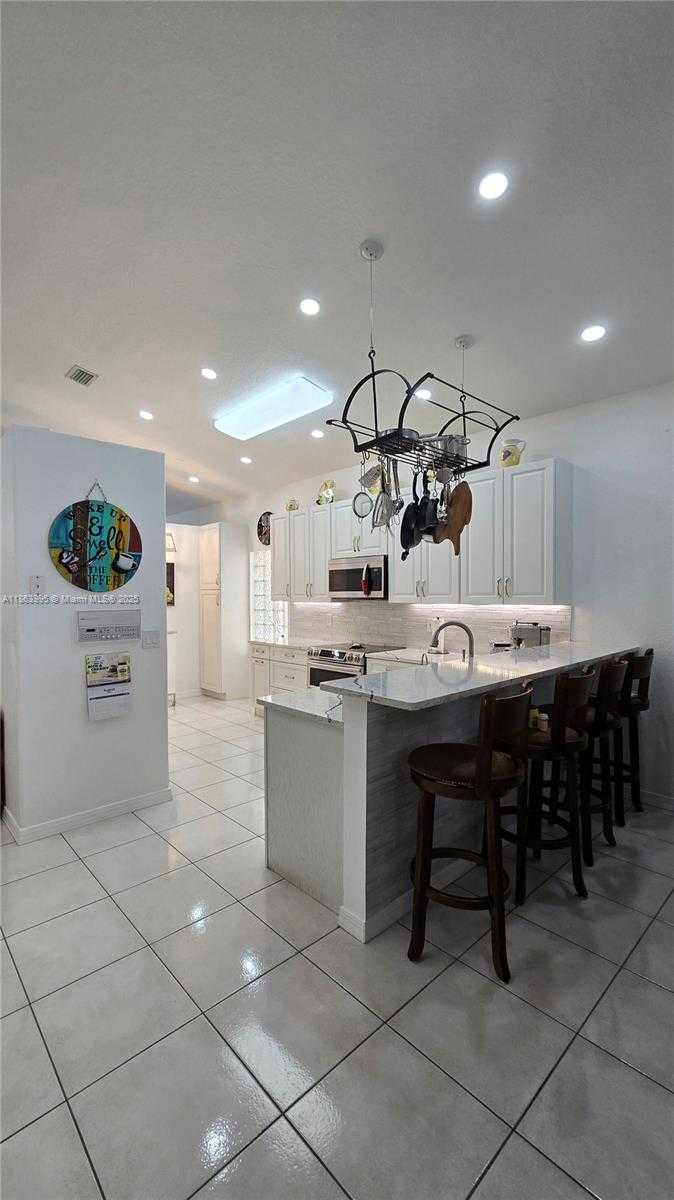 Small Image of 15661 SOUTH WEST 16TH CT, Pembroke Pines Number 7