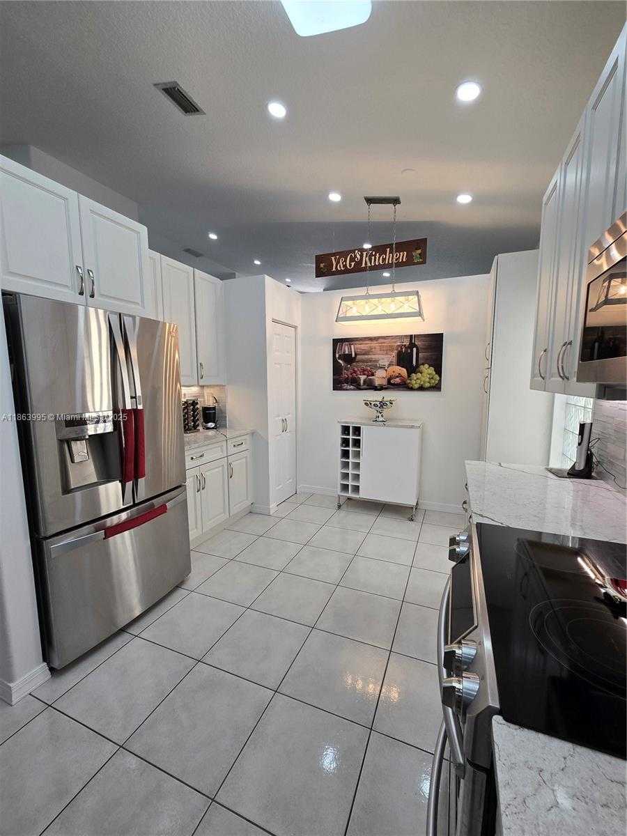 Small Image of 15661 SOUTH WEST 16TH CT, Pembroke Pines Number 8