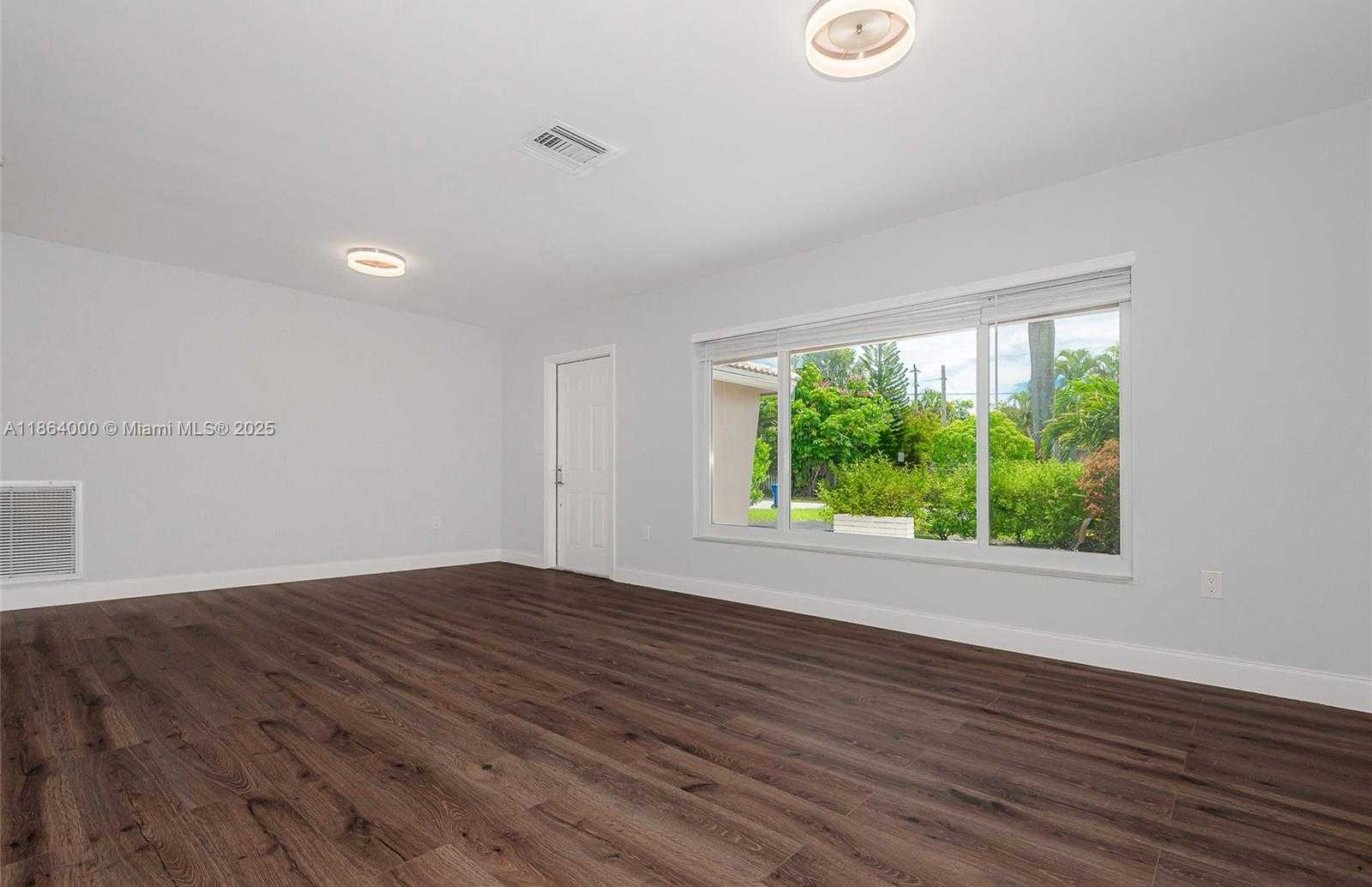 Small Image of Oakland Park Number 12
