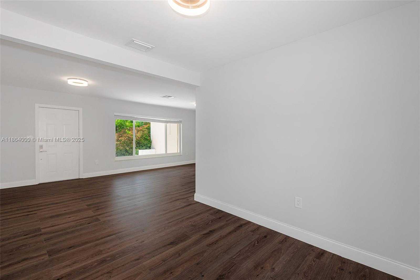 Small Image of Oakland Park Number 15