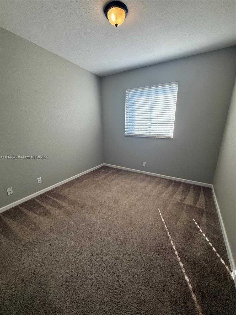 Small Image of 1061 GROVE PARK CIR, Boynton Beach Number 7