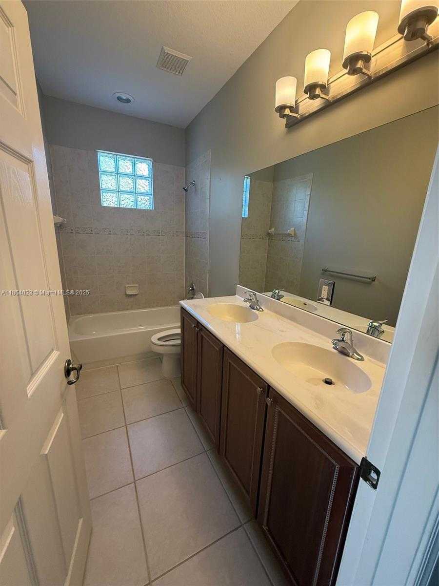 Small Image of 1061 GROVE PARK CIR, Boynton Beach Number 9
