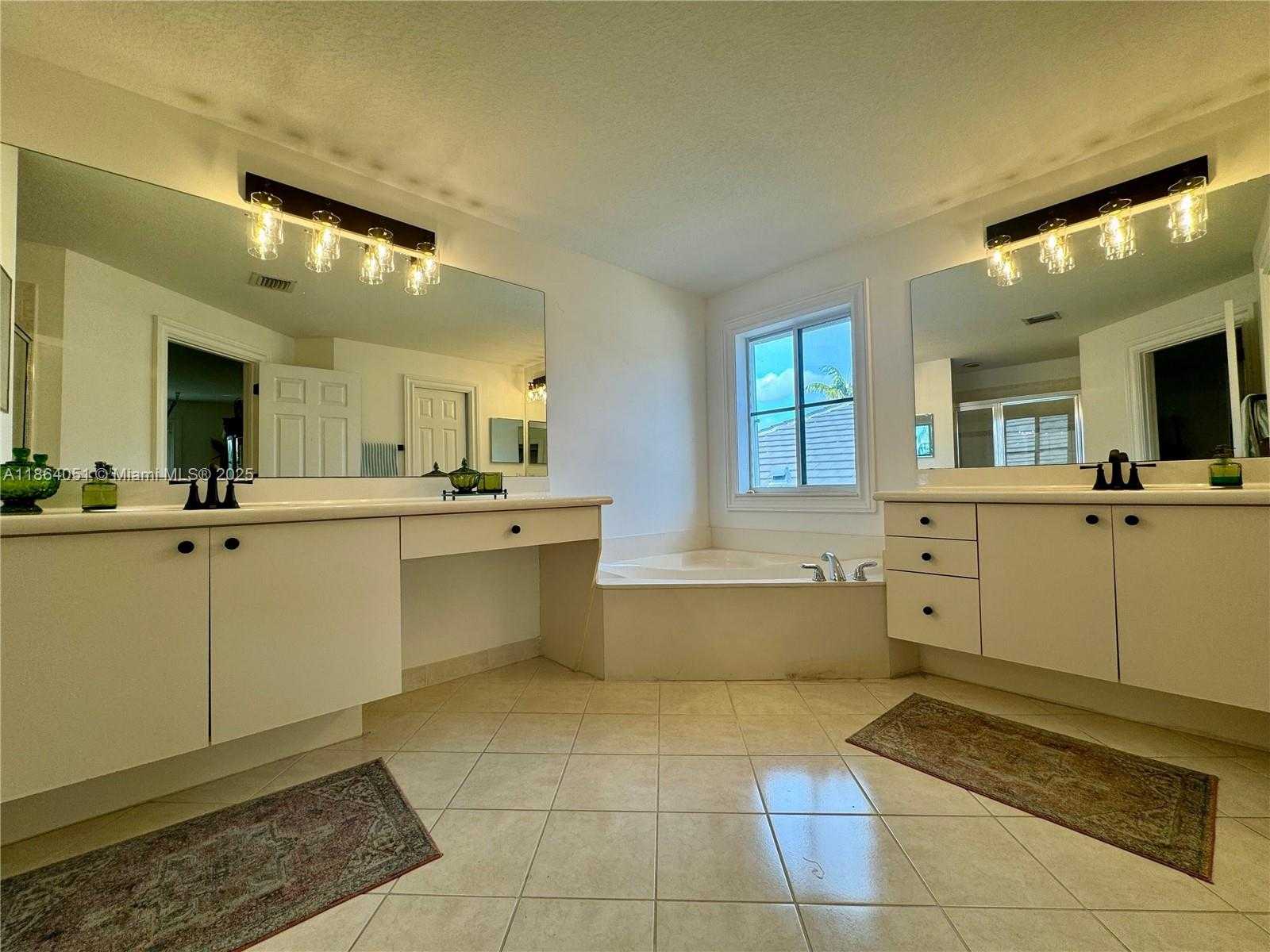 Small Image of 1307 PEREGRINE WAY, Weston Number 41