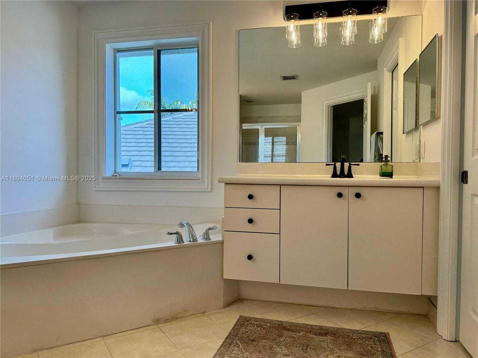 Small Image of 1307 PEREGRINE WAY, Weston Number 43