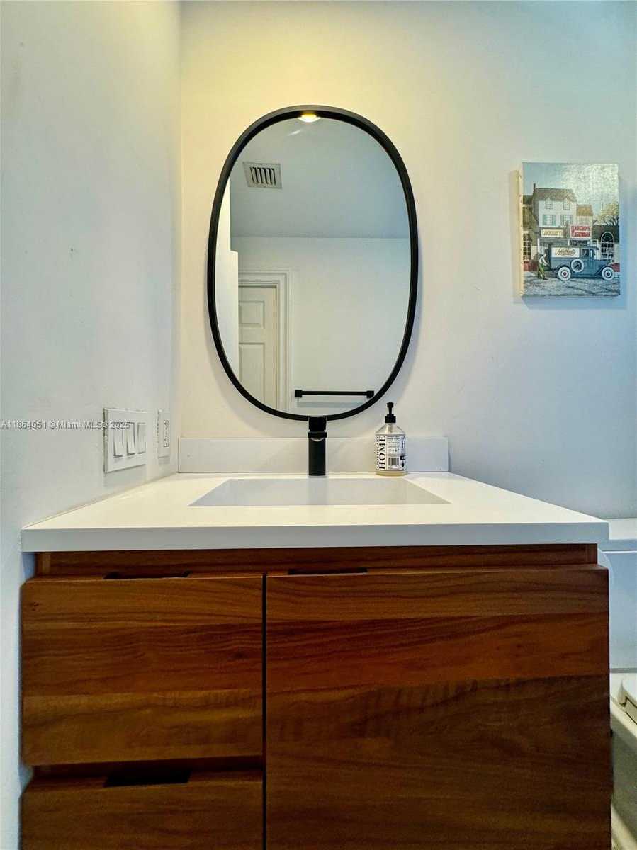 Small Image of 1307 PEREGRINE WAY, Weston Number 48