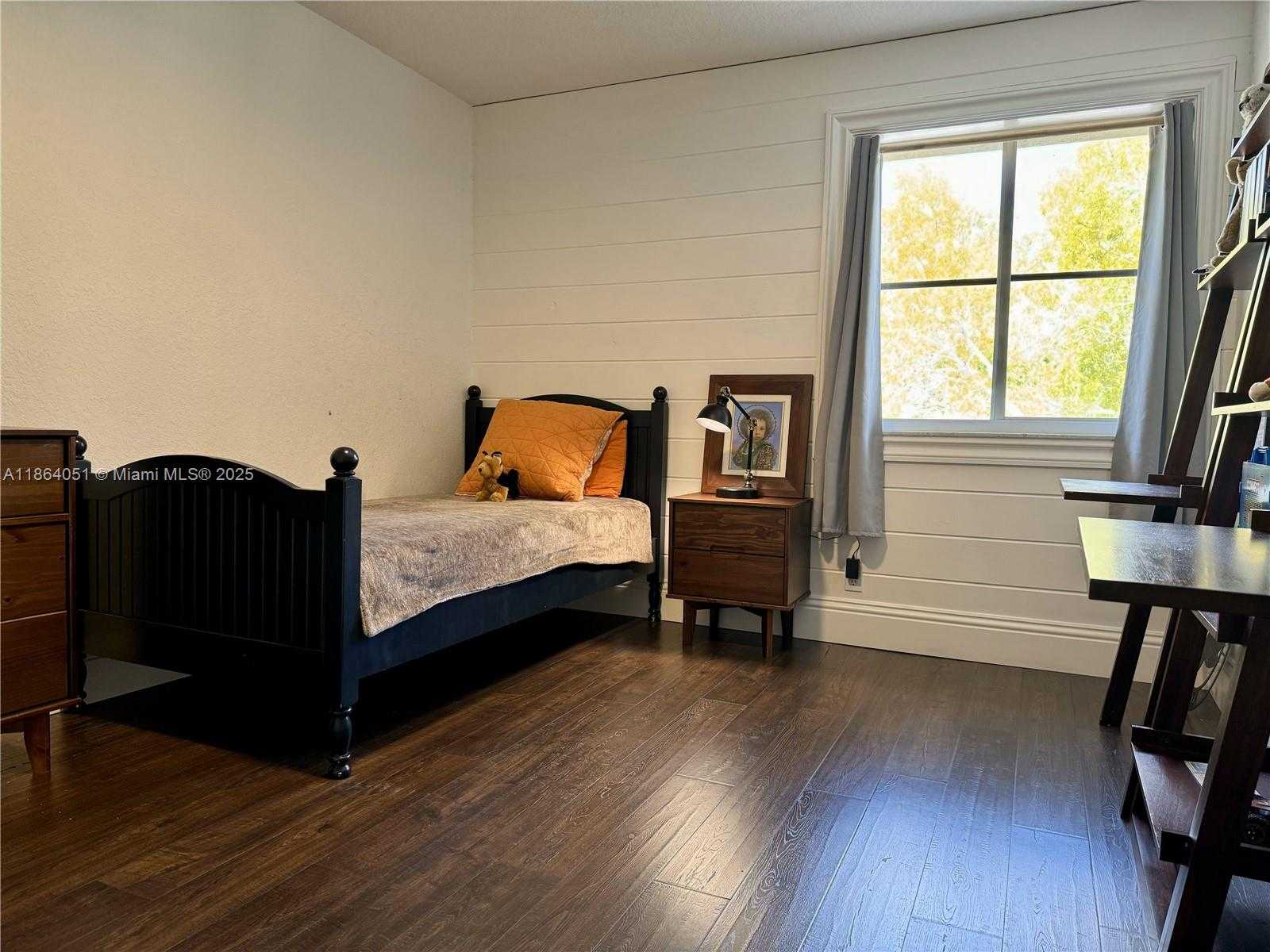Small Image of 1307 PEREGRINE WAY, Weston Number 65