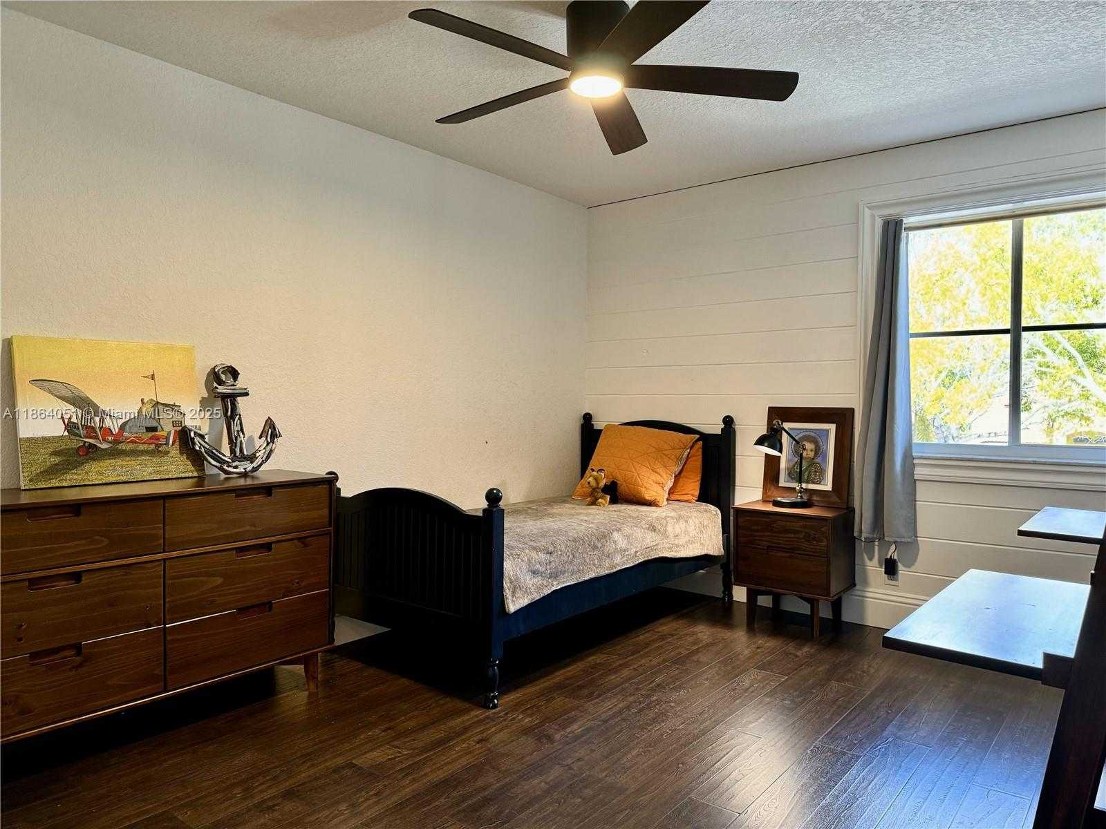 Small Image of 1307 PEREGRINE WAY, Weston Number 74