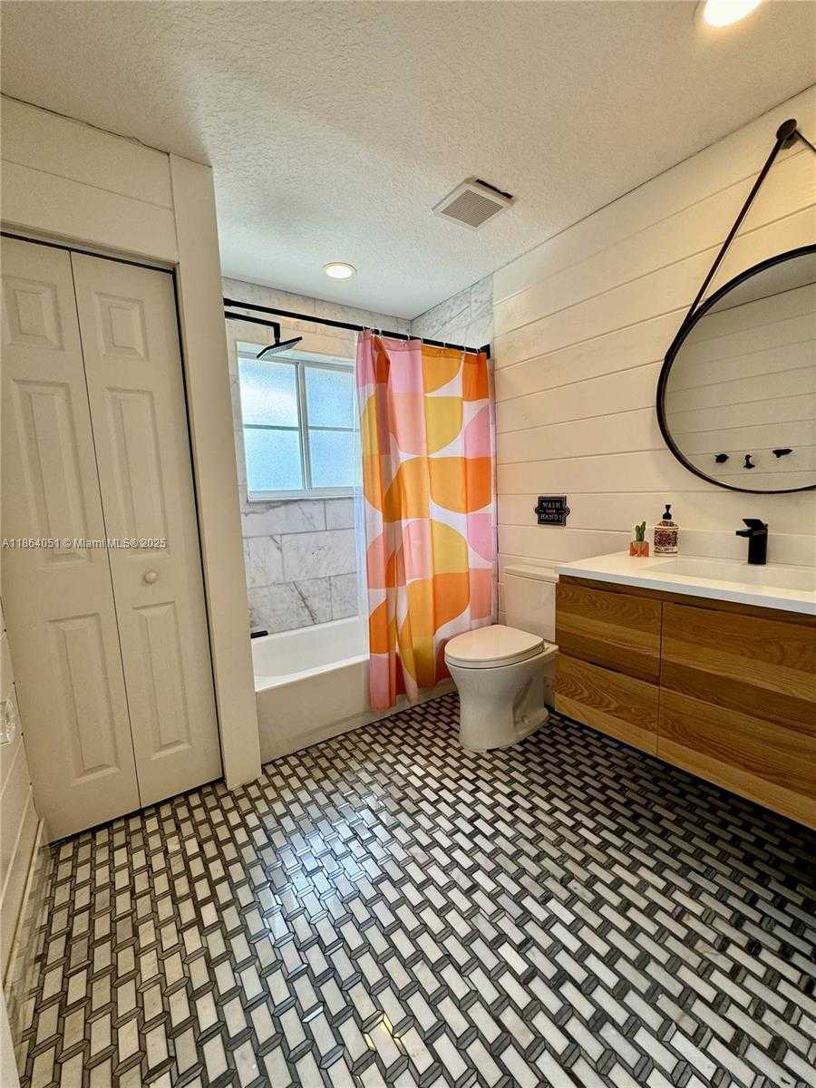 Small Image of 1307 PEREGRINE WAY, Weston Number 78
