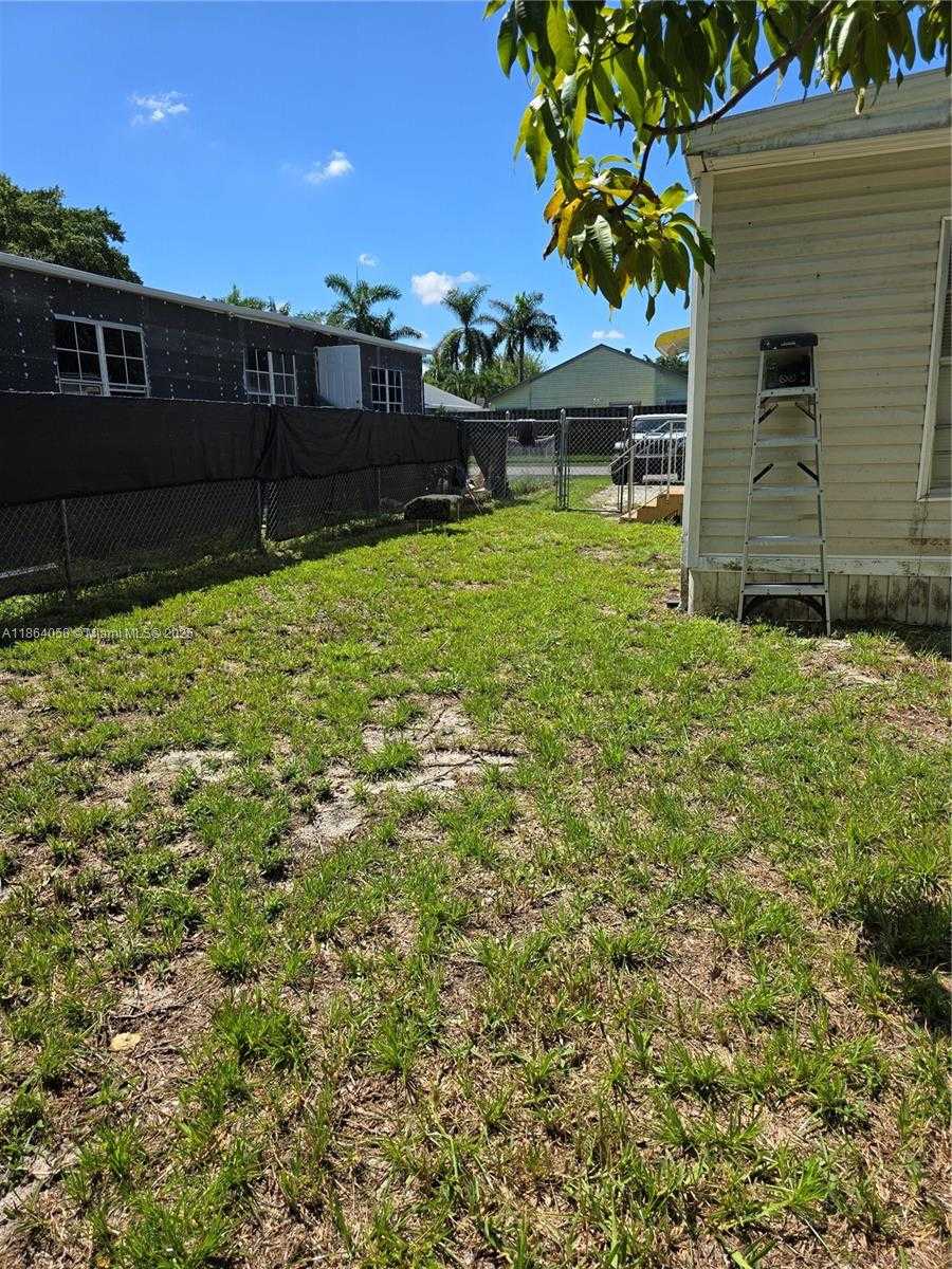 Small Image of 13371 SOUTH WEST 9TH CT, Davie Number 13