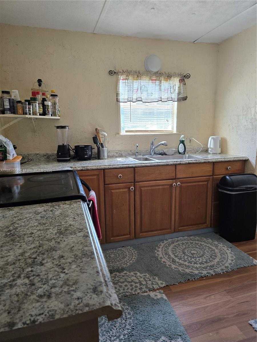Small Image of 13371 SOUTH WEST 9TH CT, Davie Number 5