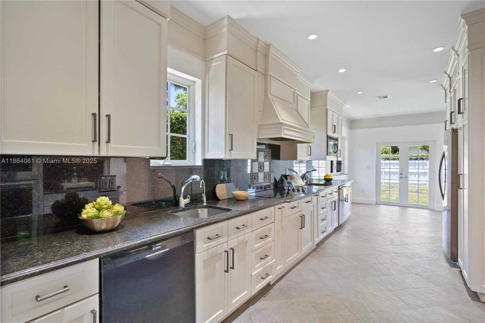 Small Image of 1033 WEST 47TH ST, Miami Beach Number 12