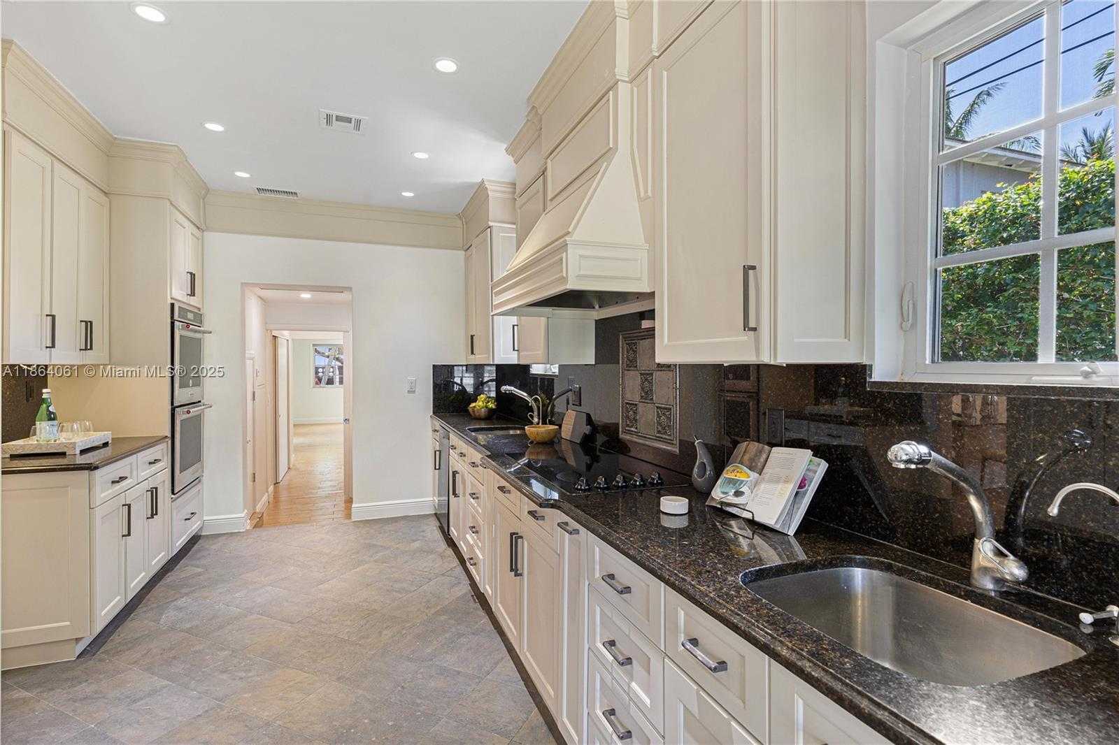 Small Image of 1033 WEST 47TH ST, Miami Beach Number 13