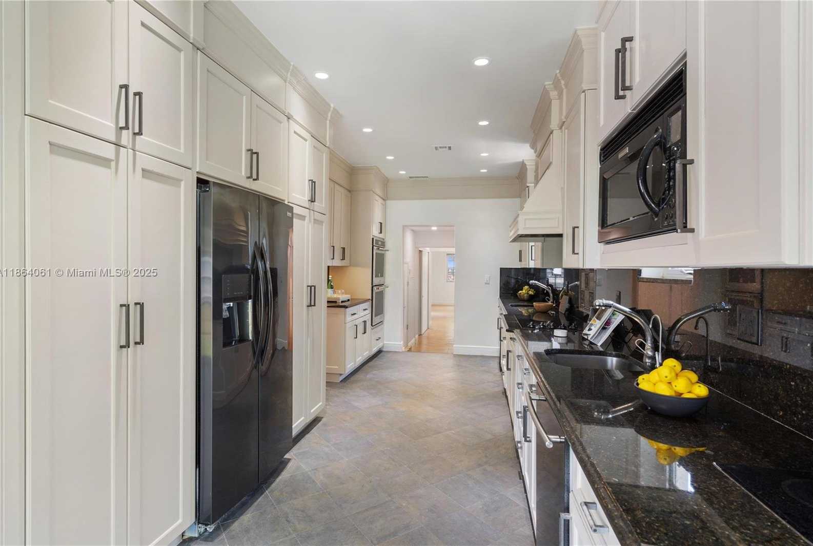 Small Image of 1033 WEST 47TH ST, Miami Beach Number 18