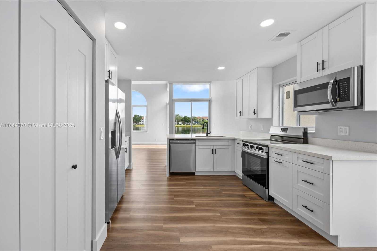 Small Image of 3835 LOMBARDY ST, Hollywood Number 10