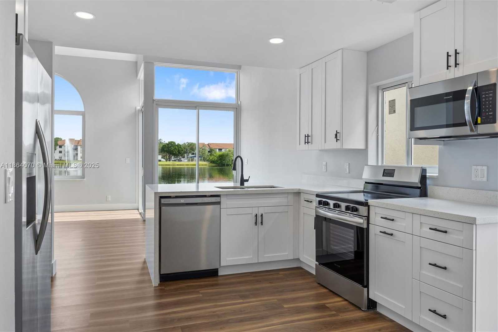 Small Image of 3835 LOMBARDY ST, Hollywood Number 11