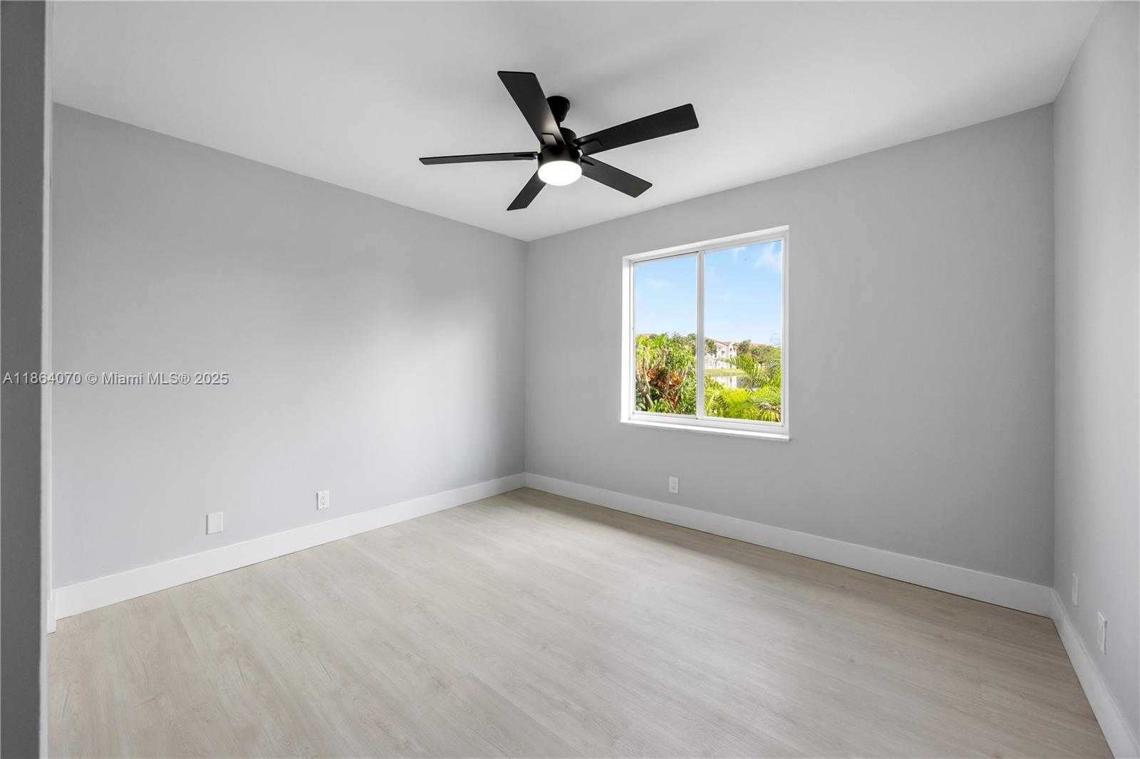 Small Image of 3835 LOMBARDY ST, Hollywood Number 24