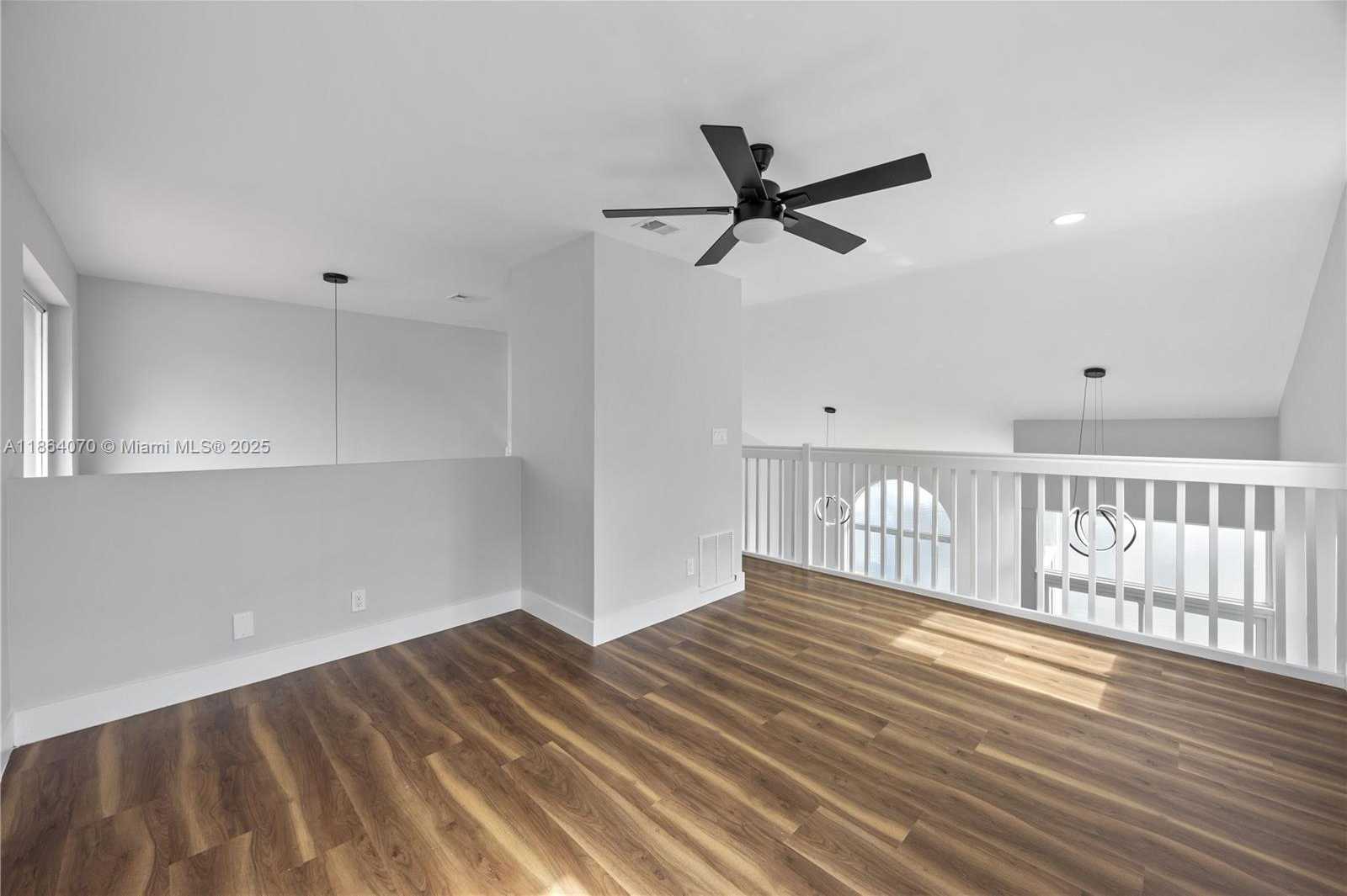 Small Image of 3835 LOMBARDY ST, Hollywood Number 30