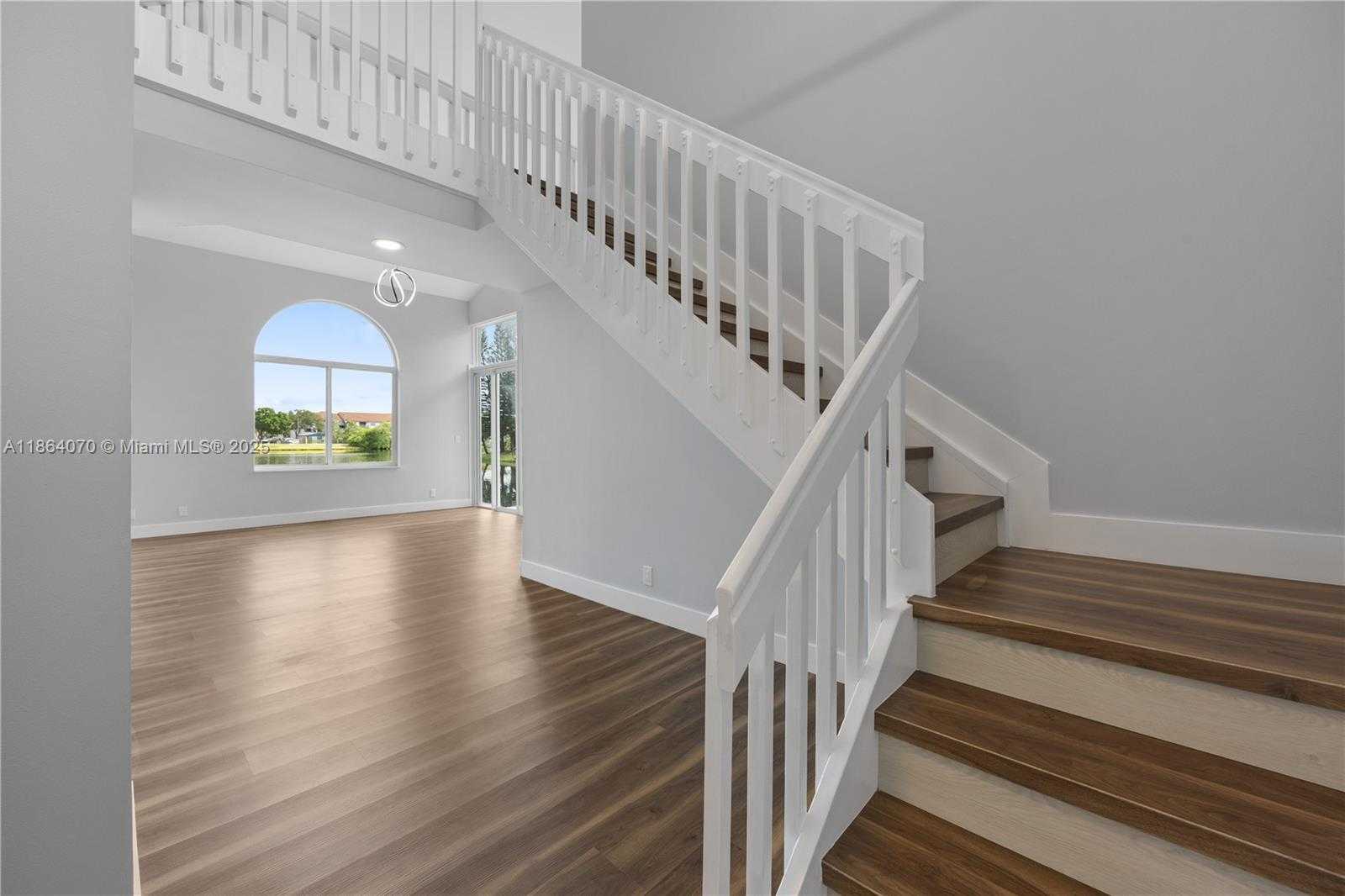 Small Image of 3835 LOMBARDY ST, Hollywood Number 4