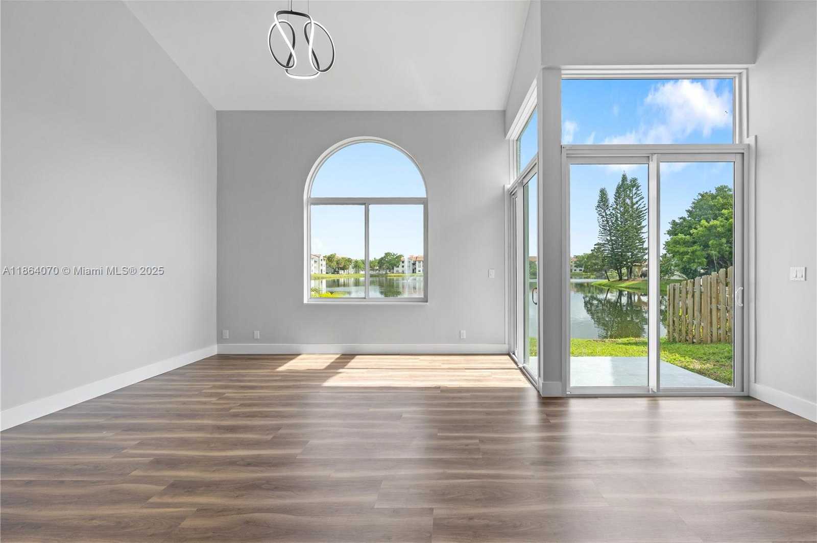 Small Image of 3835 LOMBARDY ST, Hollywood Number 6