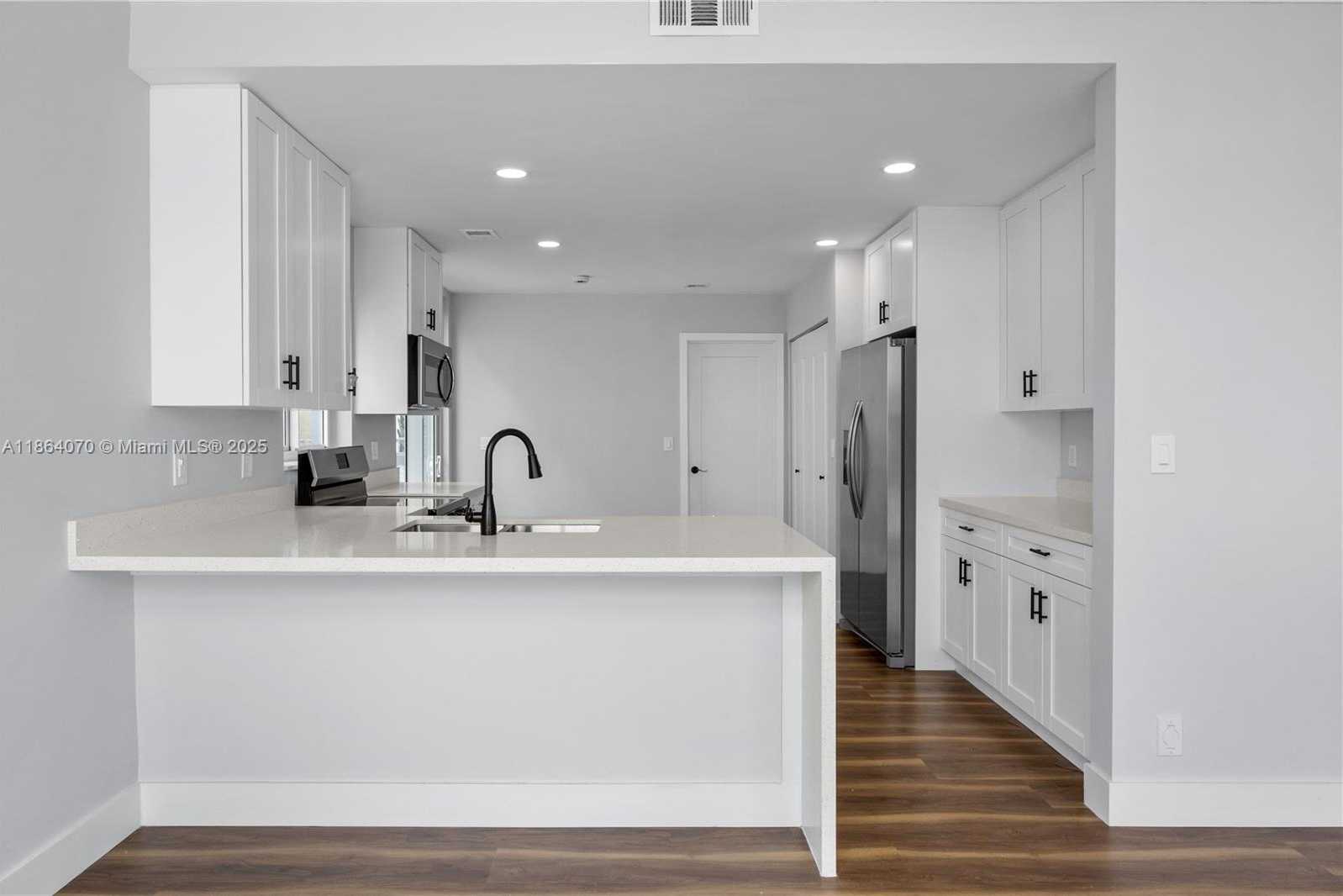 Small Image of 3835 LOMBARDY ST, Hollywood Number 9