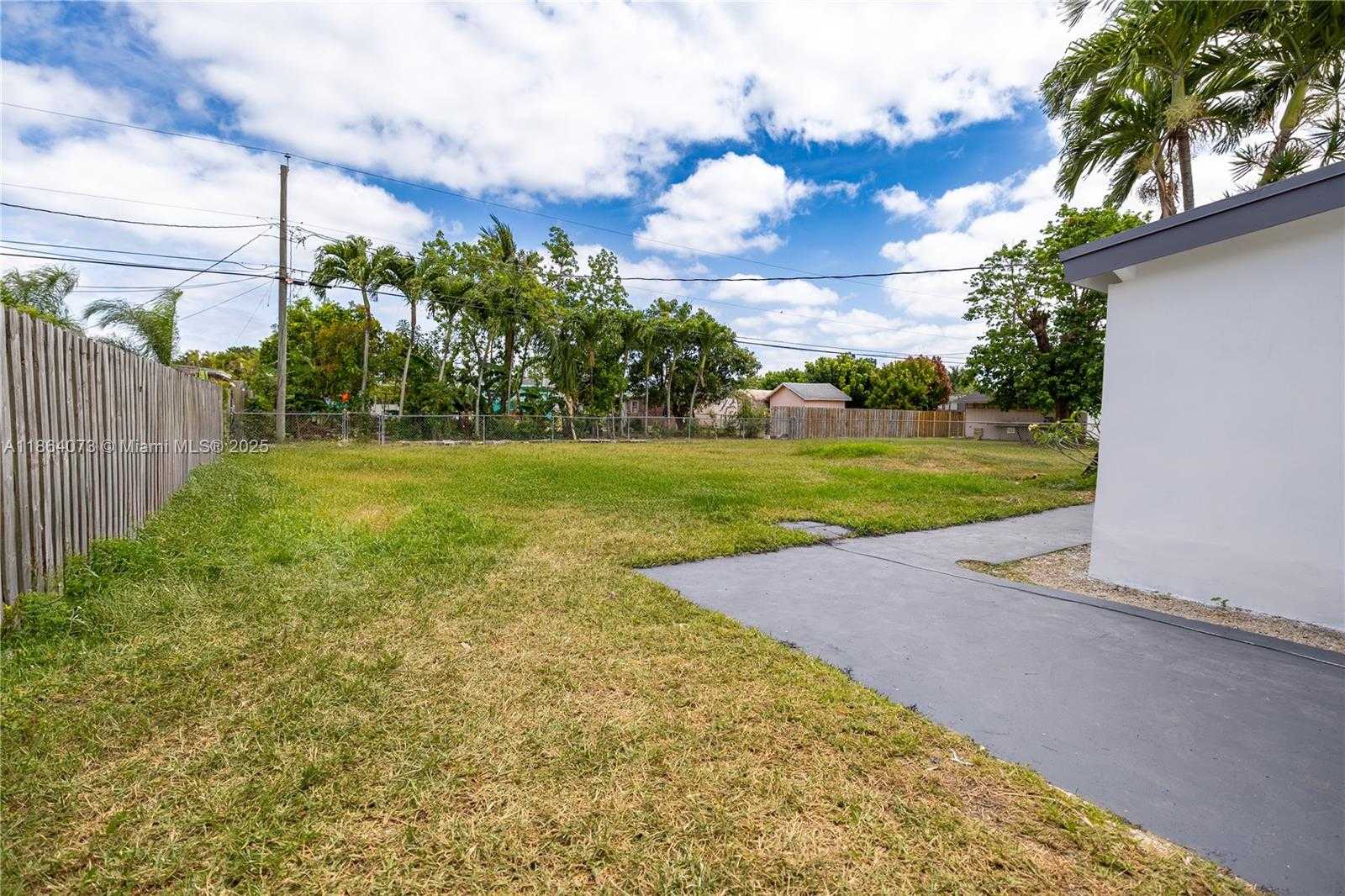 Small Image of 1625 NORTH WEST 9TH CT, Homestead Number 20