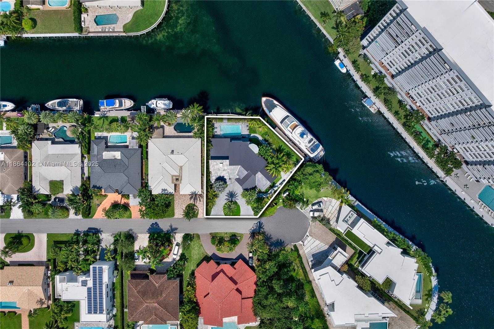 Small Image of 500 PALM DR, Hallandale Beach Number 3