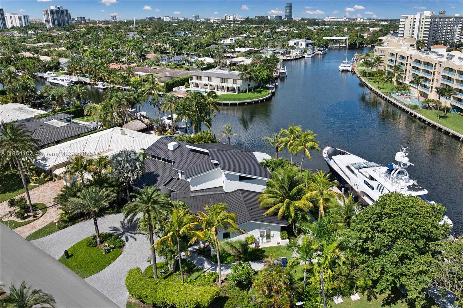 Small Image of 500 PALM DR, Hallandale Beach Number 8