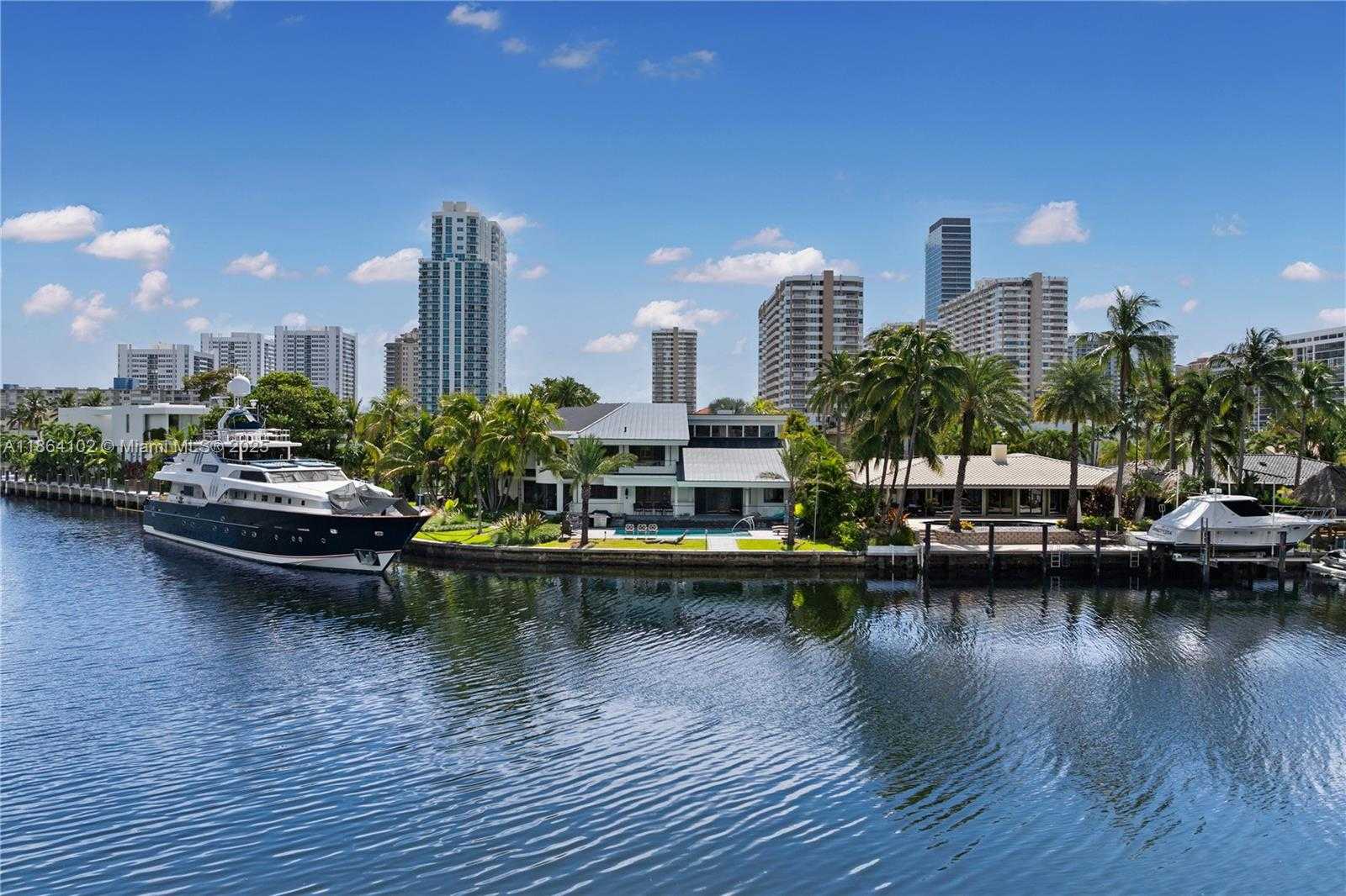 Small Image of 500 PALM DR, Hallandale Beach Number 9