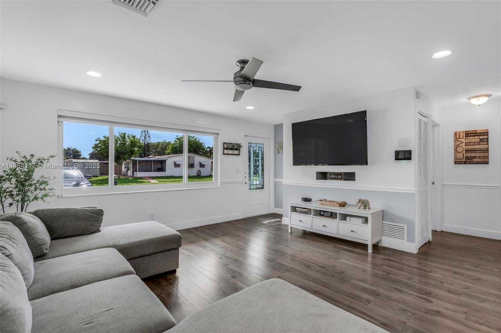 Small Image of 5209 SOUTH WEST 95TH AVE, Cooper City Number 6