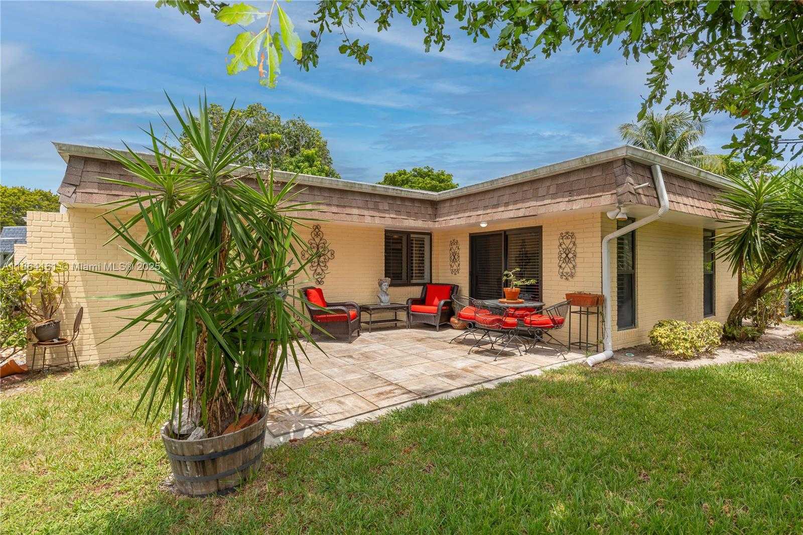 Small Image of Tamarac Number 5