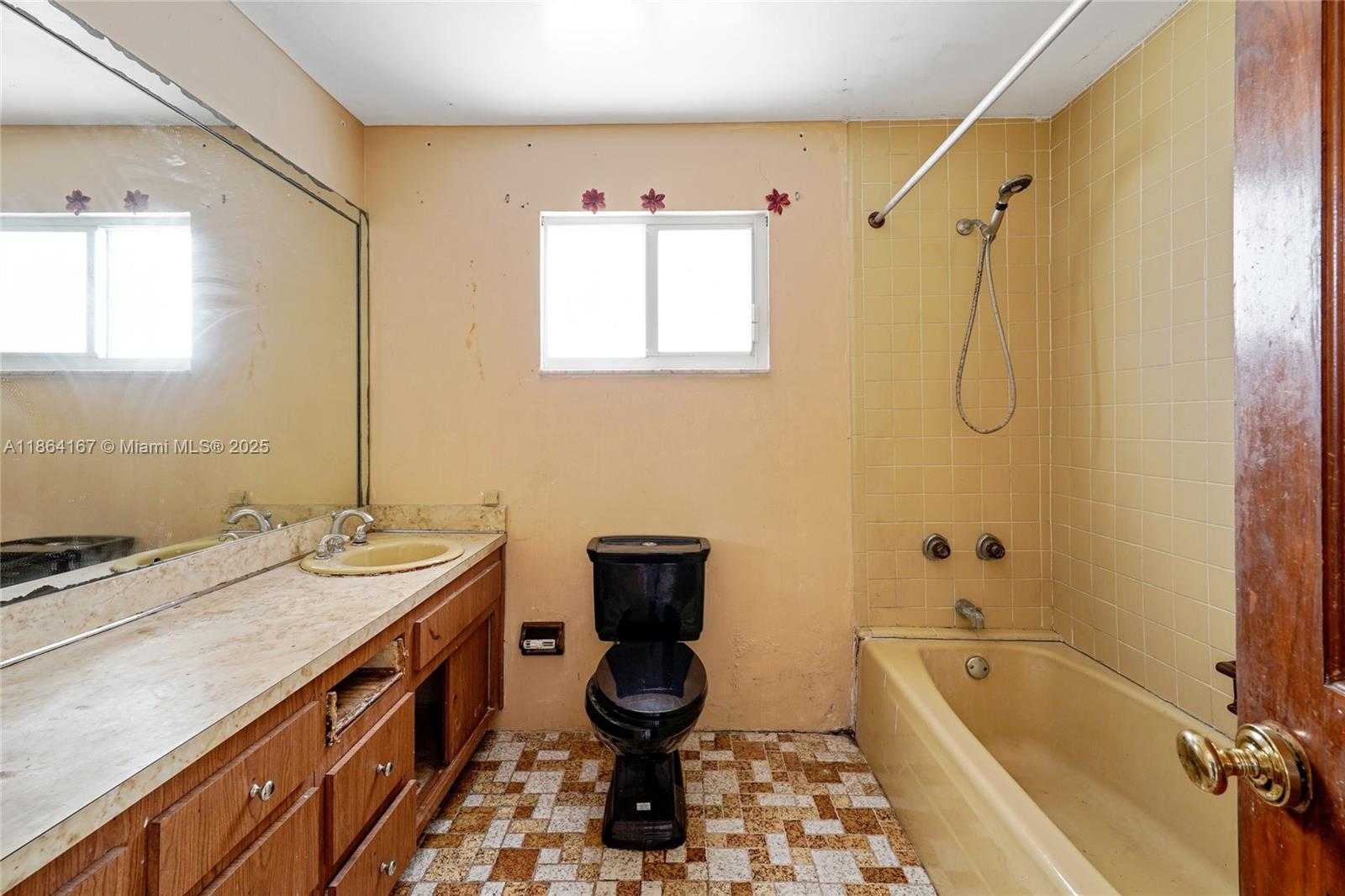 Small Image of 20401 NORTH WEST 22ND AVE, Miami Gardens Number 16