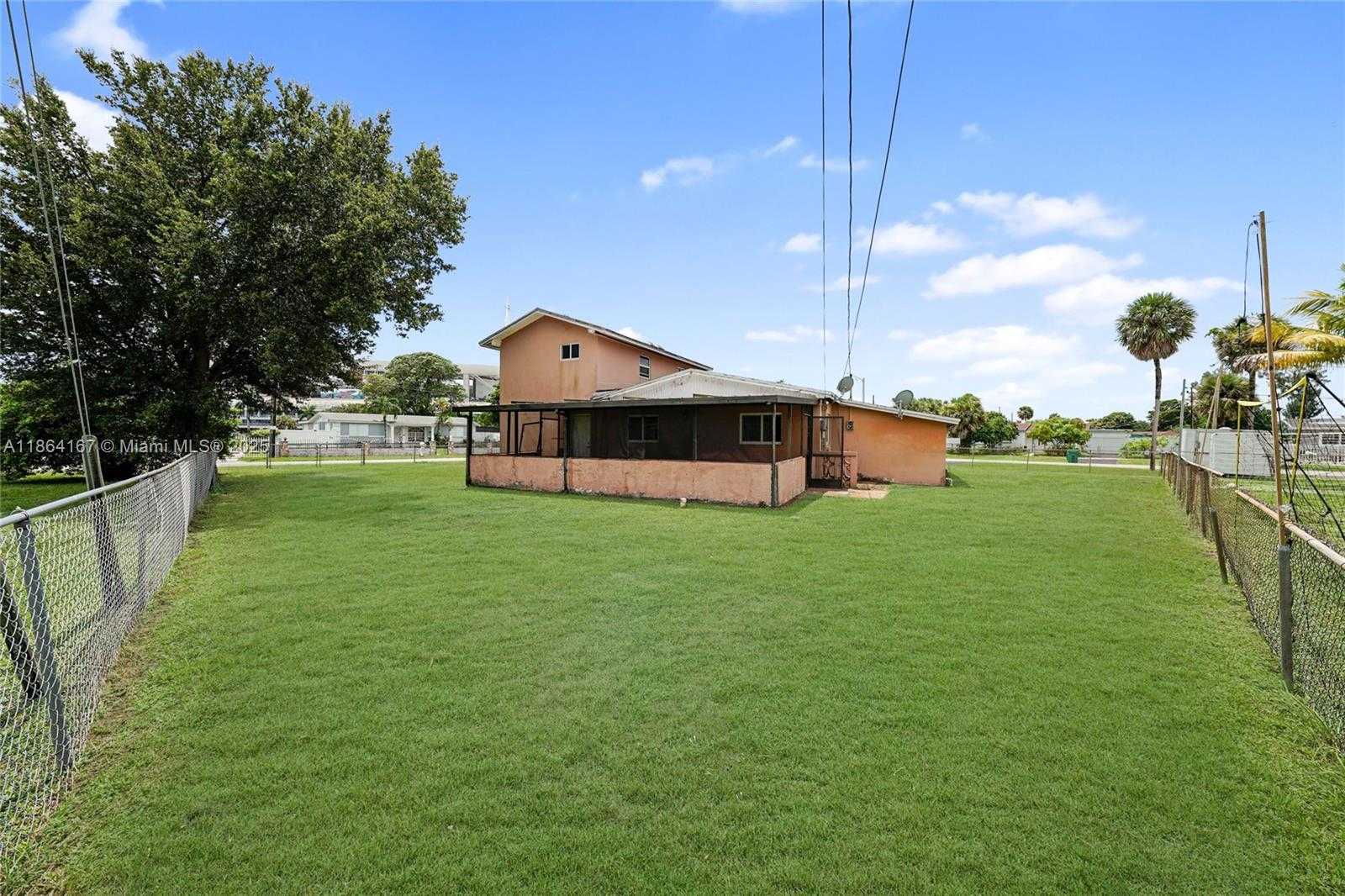 Small Image of 20401 NORTH WEST 22ND AVE, Miami Gardens Number 29