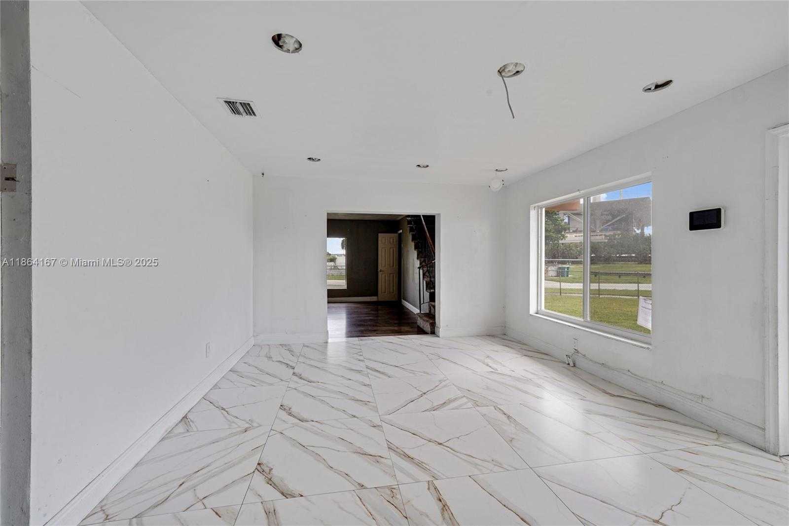 Small Image of 20401 NORTH WEST 22ND AVE, Miami Gardens Number 3