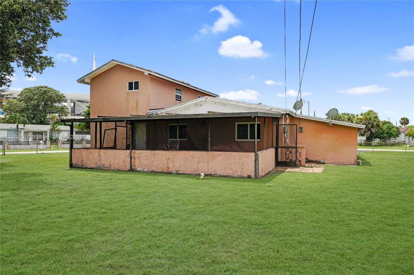 Small Image of 20401 NORTH WEST 22ND AVE, Miami Gardens Number 30