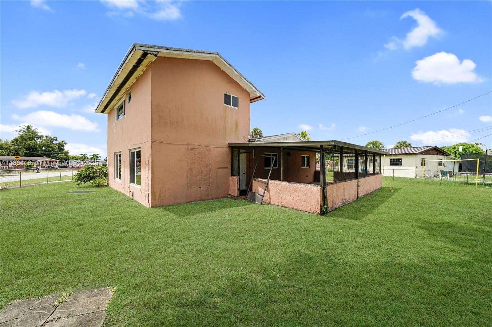 Small Image of 20401 NORTH WEST 22ND AVE, Miami Gardens Number 31