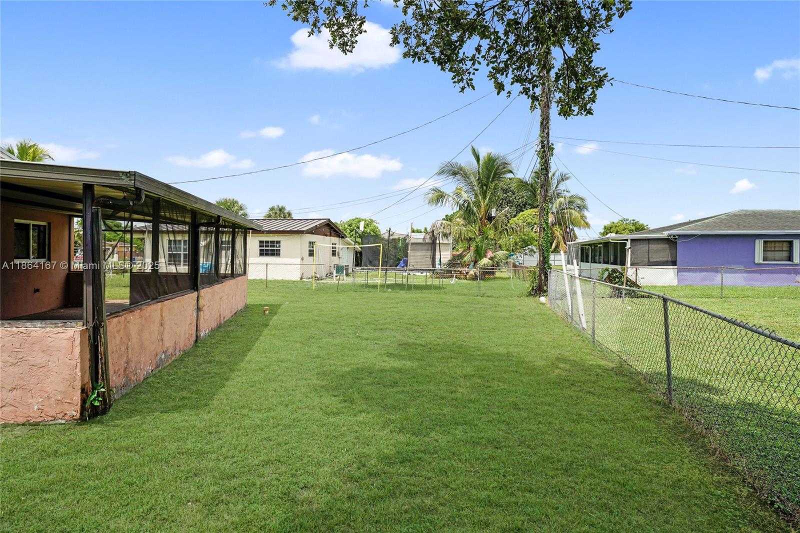 Small Image of 20401 NORTH WEST 22ND AVE, Miami Gardens Number 32