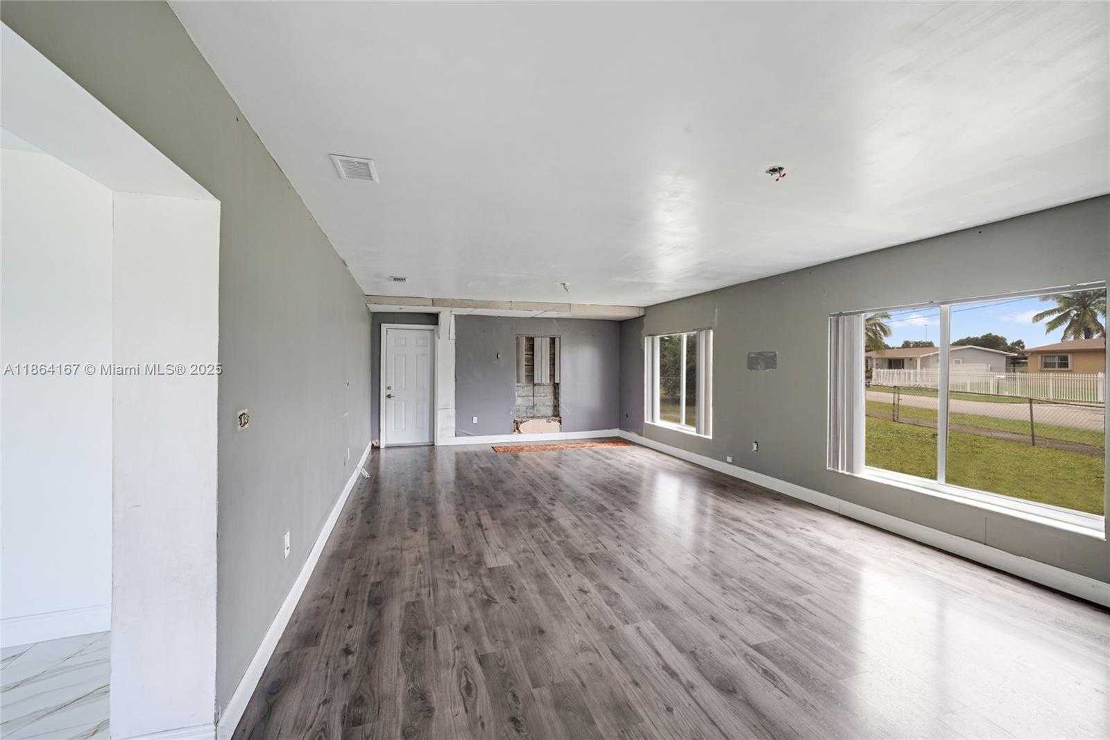 Small Image of 20401 NORTH WEST 22ND AVE, Miami Gardens Number 9