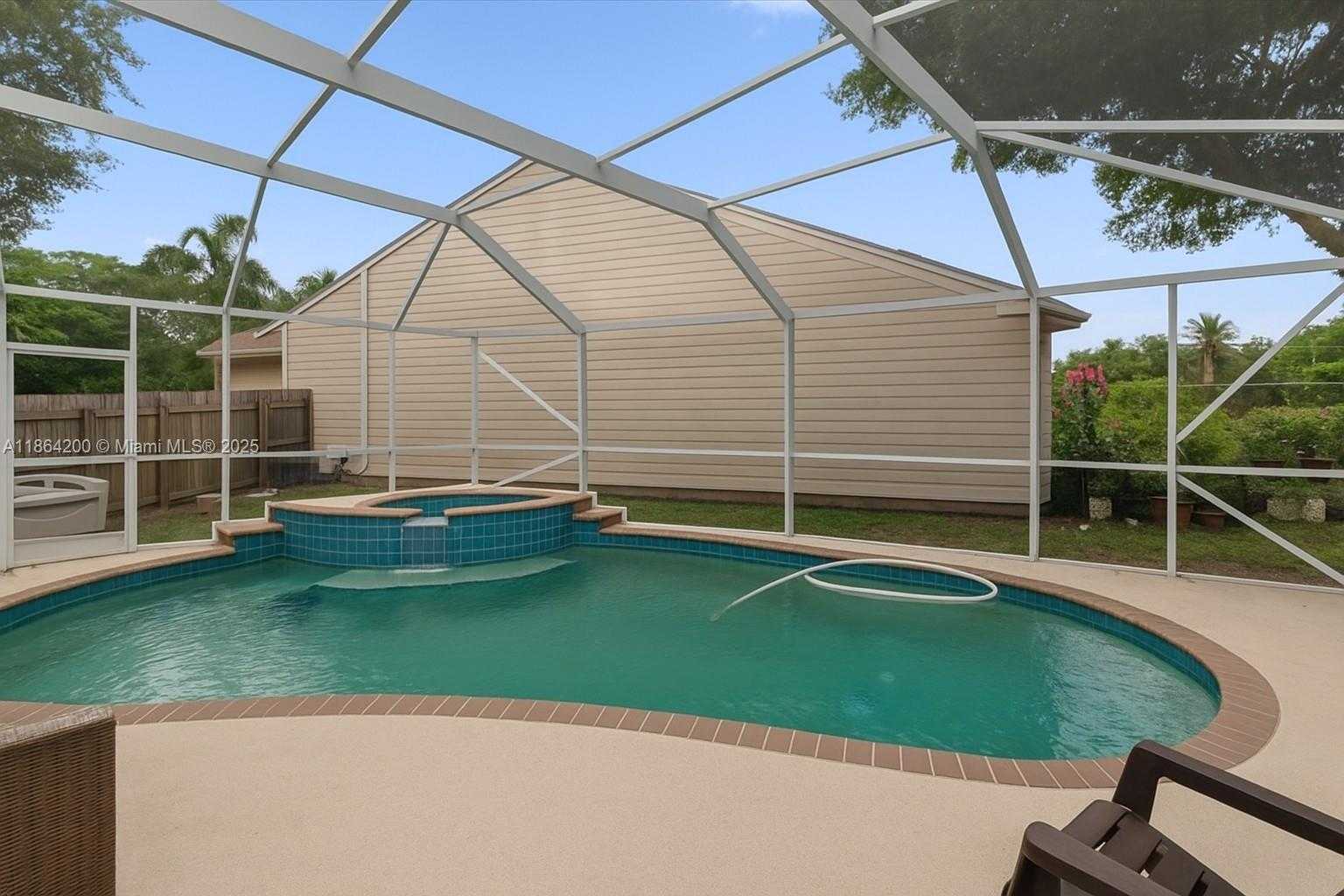 Small Image of 1600 SOUTH WEST 87TH AVE, Pembroke Pines Number 23
