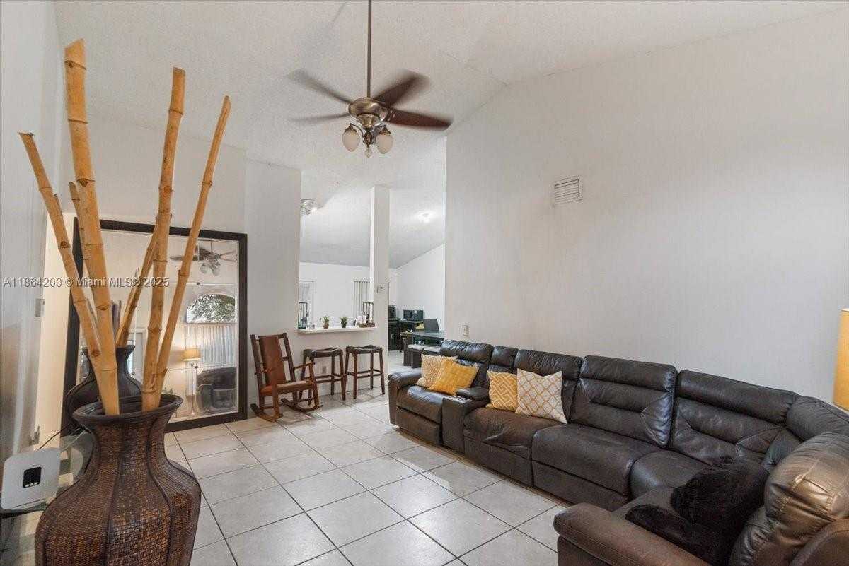 Small Image of 1600 SOUTH WEST 87TH AVE, Pembroke Pines Number 3