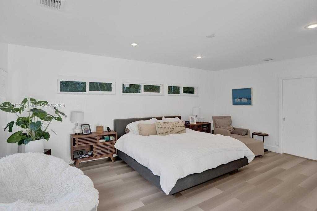 Small Image of 685 GOLDEN BEACH DR, Golden Beach Number 10