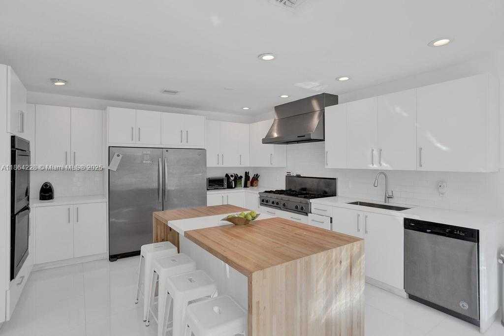 Small Image of 685 GOLDEN BEACH DR, Golden Beach Number 14