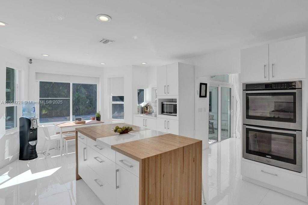 Small Image of 685 GOLDEN BEACH DR, Golden Beach Number 15