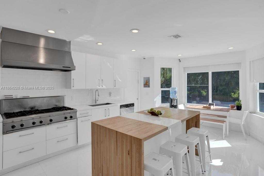 Small Image of 685 GOLDEN BEACH DR, Golden Beach Number 16