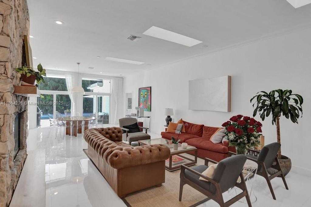 Small Image of 685 GOLDEN BEACH DR, Golden Beach Number 2